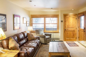 Cimarron Lodge 22 by AvantStay Ski-InSki-Out Property in Complex w Two Hot Tubs Permit12986 Telluride